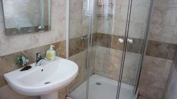 Фото номера Дом с 2 спальнями Дома для отпуска Home Tara г. Хацег 25