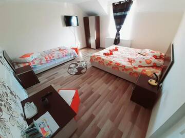 Фото номера Трехместный номер с основными удобствами Виллы Vila Nico г. Хацег 4
