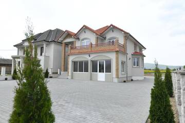 Фото номера Двухместный номер Делюкс с 1 кроватью Гостевой дом Absolut Residence Hateg г. Хацег 10