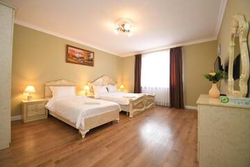 Фото номера Трехместный номер Делюкс Гостевой дом Absolut Residence Hateg г. Хацег 4