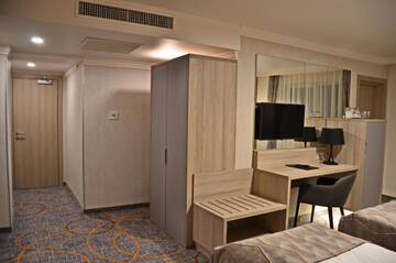 Фото номера Трехместный номер Отель Hotel Baril г. Хацег 8